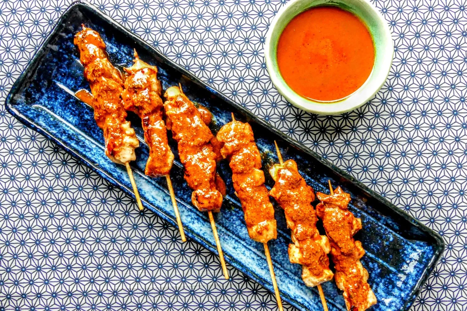 Brochettes de poulet au satay illustration