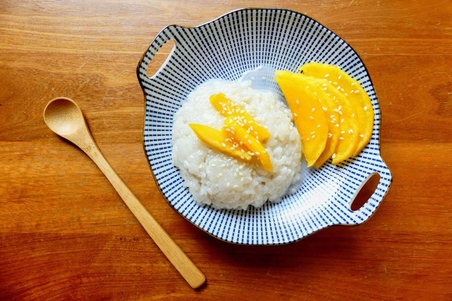 Khao niew ma muang illustration