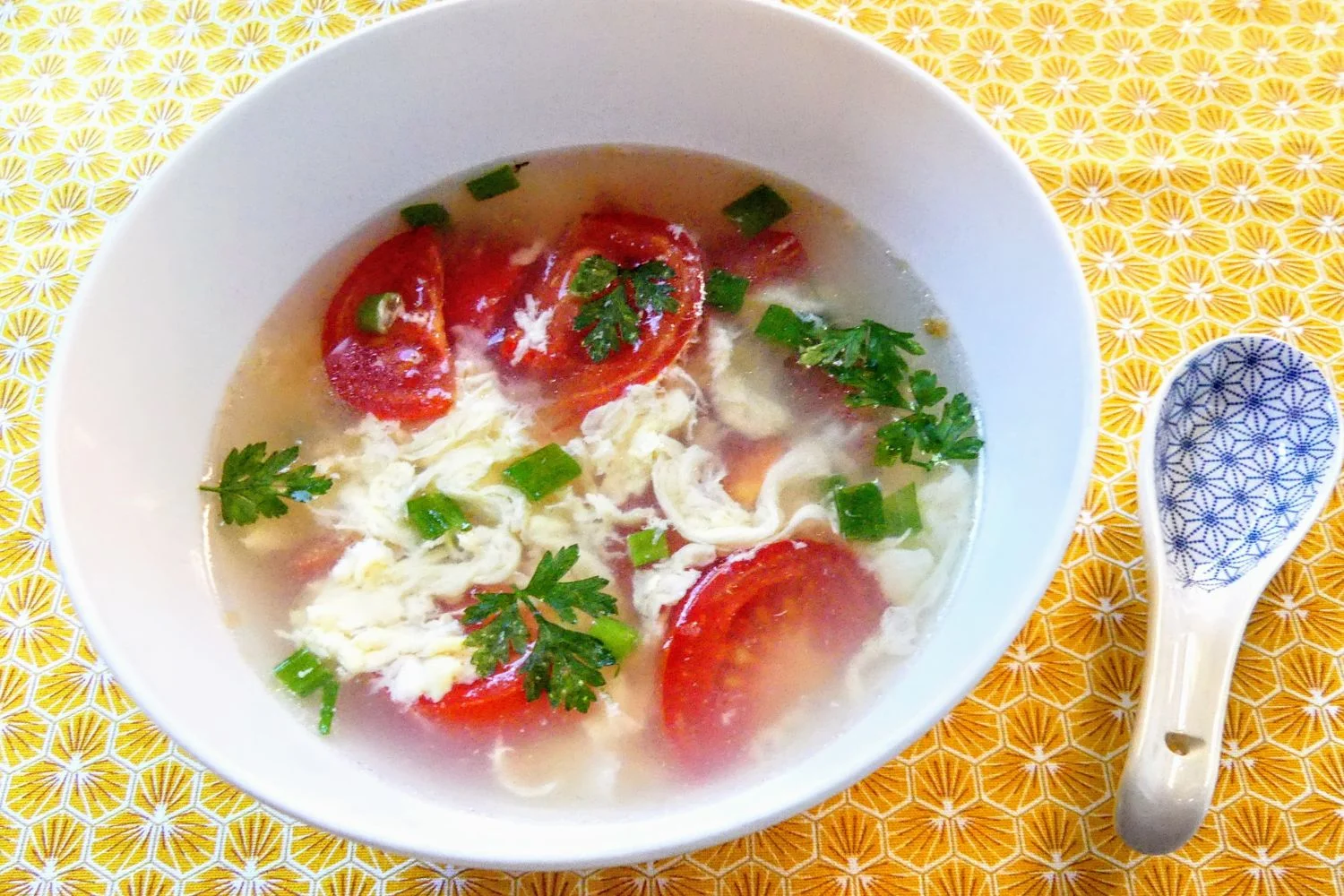 Soupe minute aux fleurs d’œufs illustration